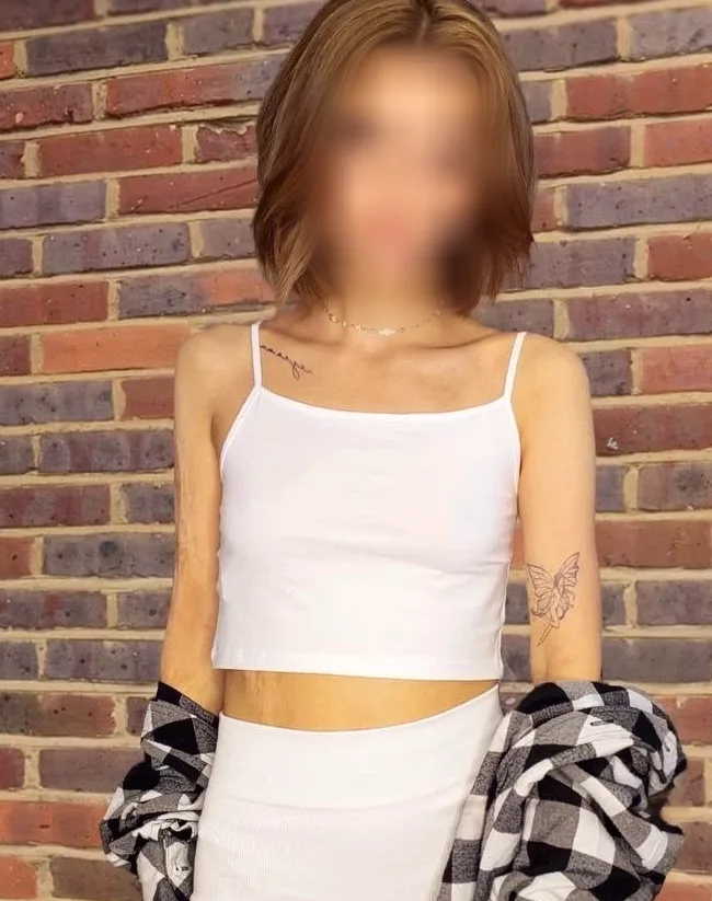 Claudia, 28