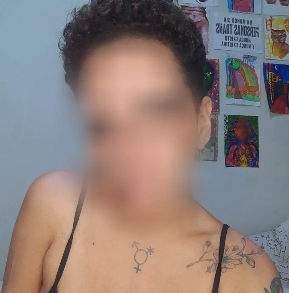 Leonie, 26