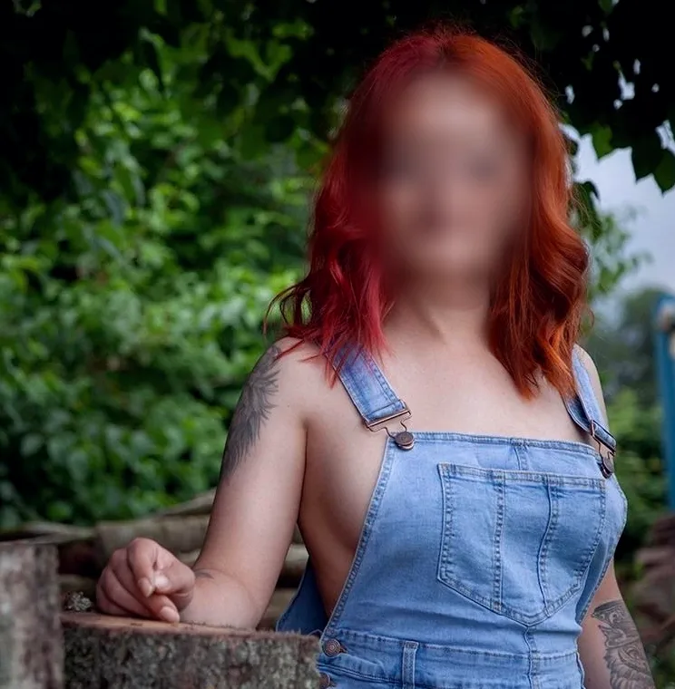 Nadja, 33