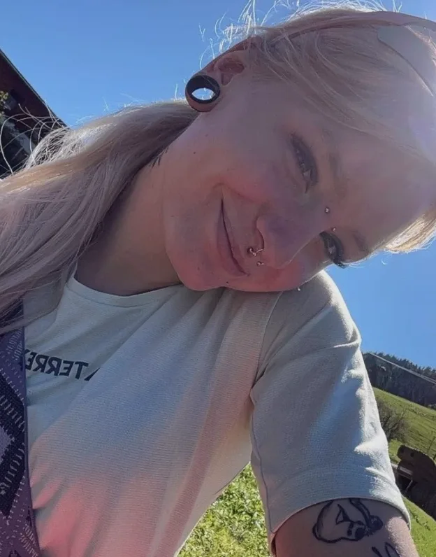 Nora, 23